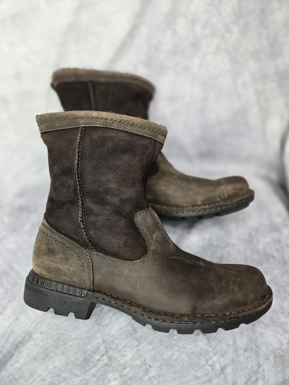 UGG Boots Chocolate Brown Leather Sheepskin Lining Hartsville